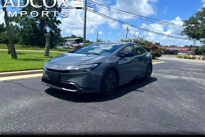 2024 Toyota Prius LE photo 1