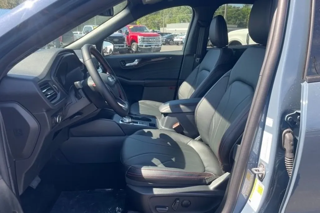 2025 Ford Escape Hybrid ST-Line Elite photo 1