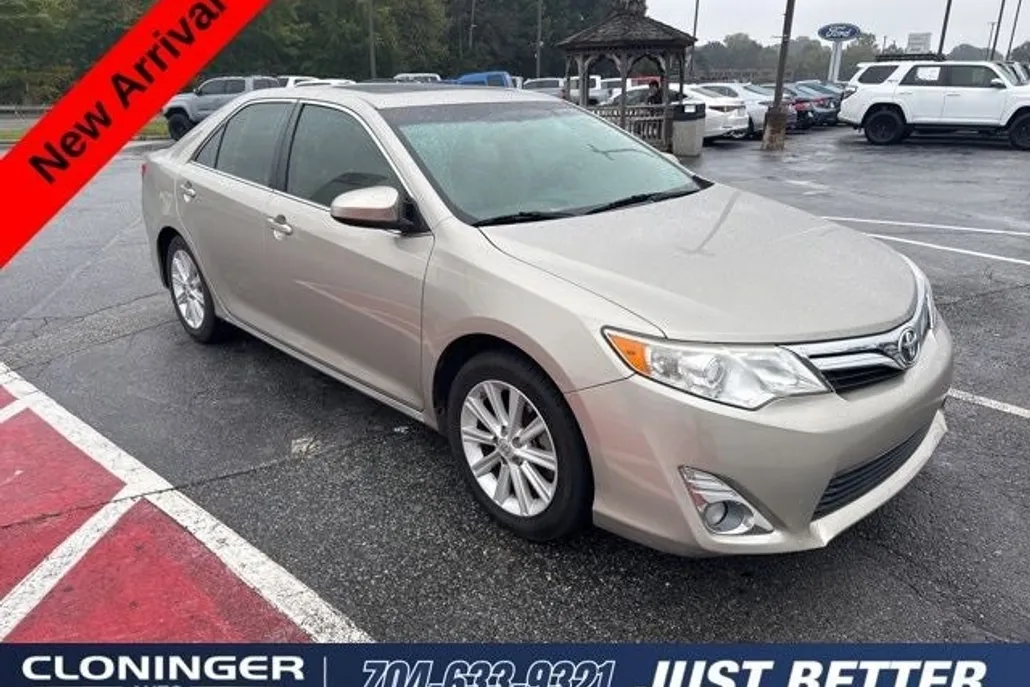 2014 Toyota Camry XLE photo 1