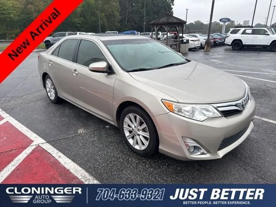 2014 Toyota Camry XLE photo 1