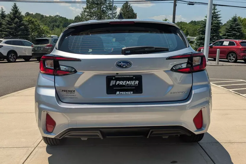 2025 Subaru Impreza Base photo 1