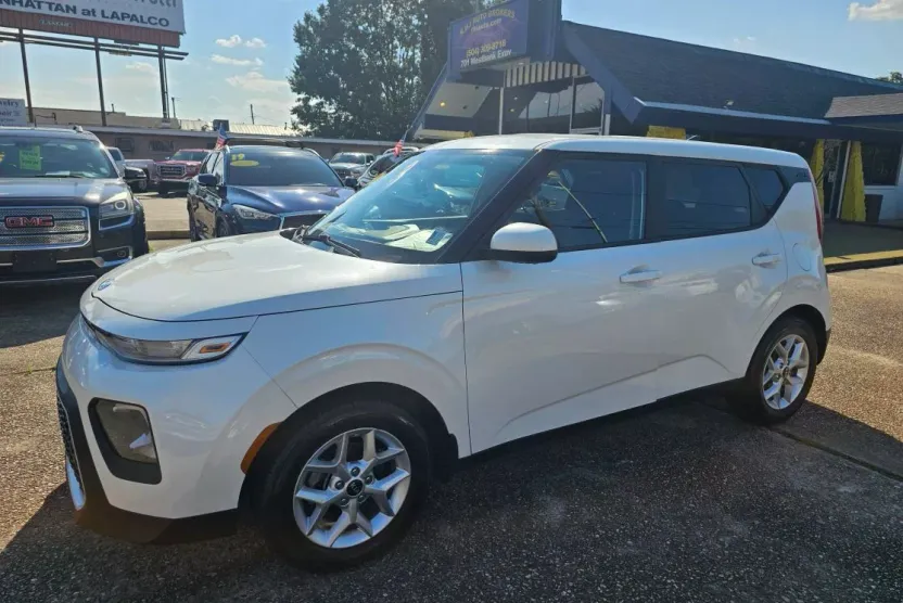 2020 Kia Soul S photo 1