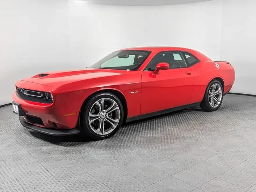 2022 Dodge Challenger R/T photo 1