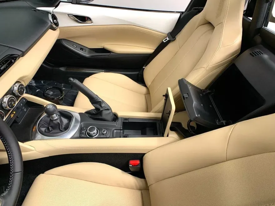 2025 Mazda MX-5 Miata Miata RF Grand Touring photo 28