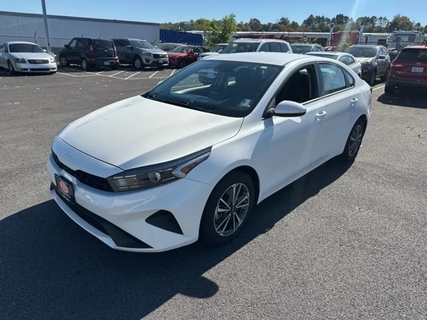 2023 Kia Forte LXS photo 1