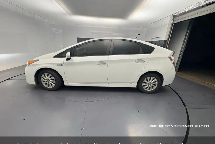2012 Toyota Prius Plug-in Advanced photo 1