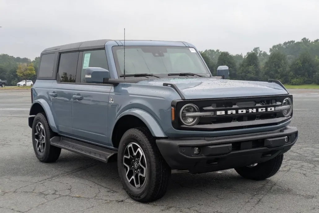 2025 Ford Bronco Outer Banks photo 1