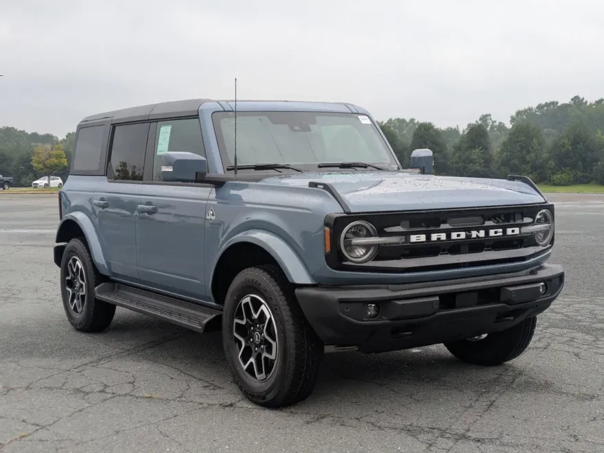 2025 Ford Bronco Outer Banks photo 1