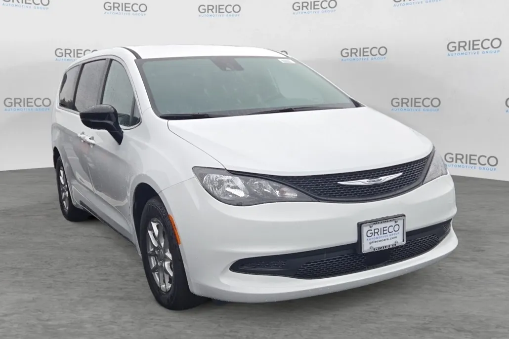2026 Chrysler Voyager LX photo 1