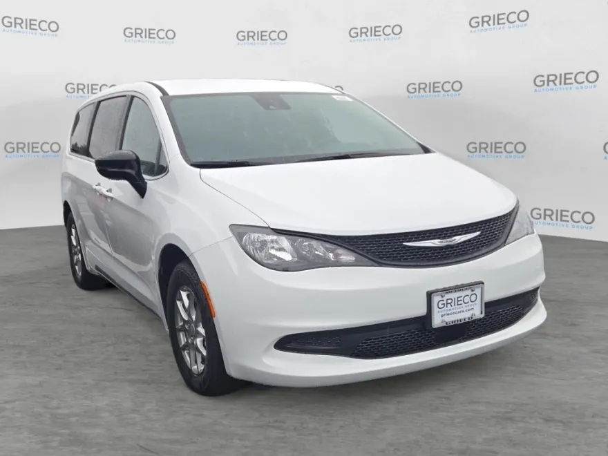 2026 Chrysler Voyager LX photo 1