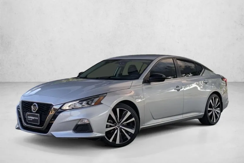 2022 Nissan Altima 2.5 SR photo 1