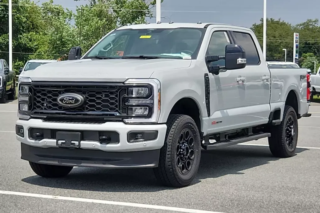 2025 Ford F-250 Lariat photo 1