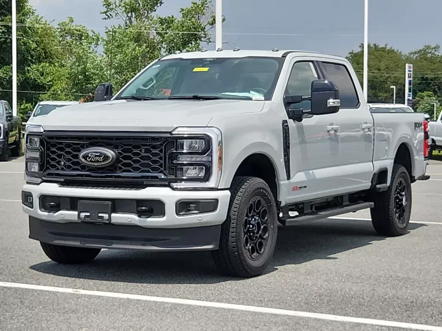 2025 Ford F-250 Lariat photo 1