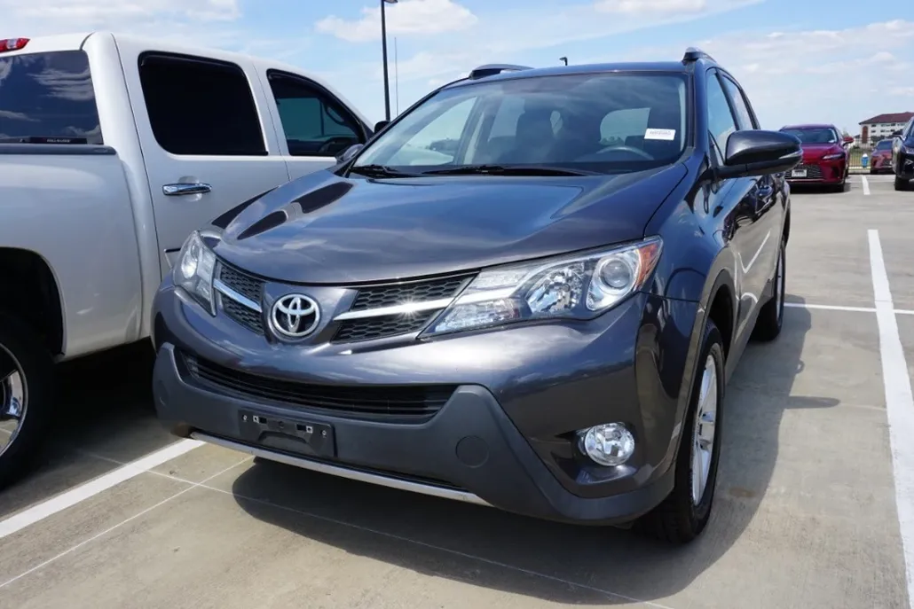 2013 Toyota RAV4 XLE photo 1