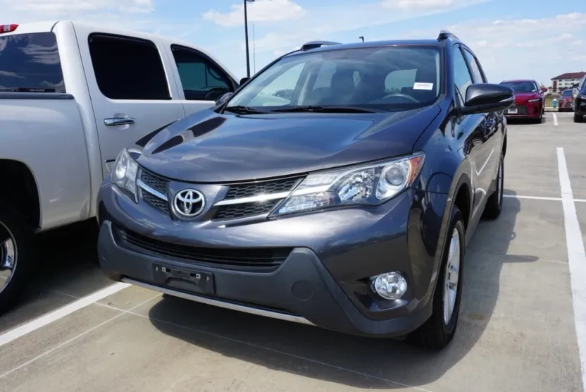 2013 Toyota RAV4 XLE photo 1