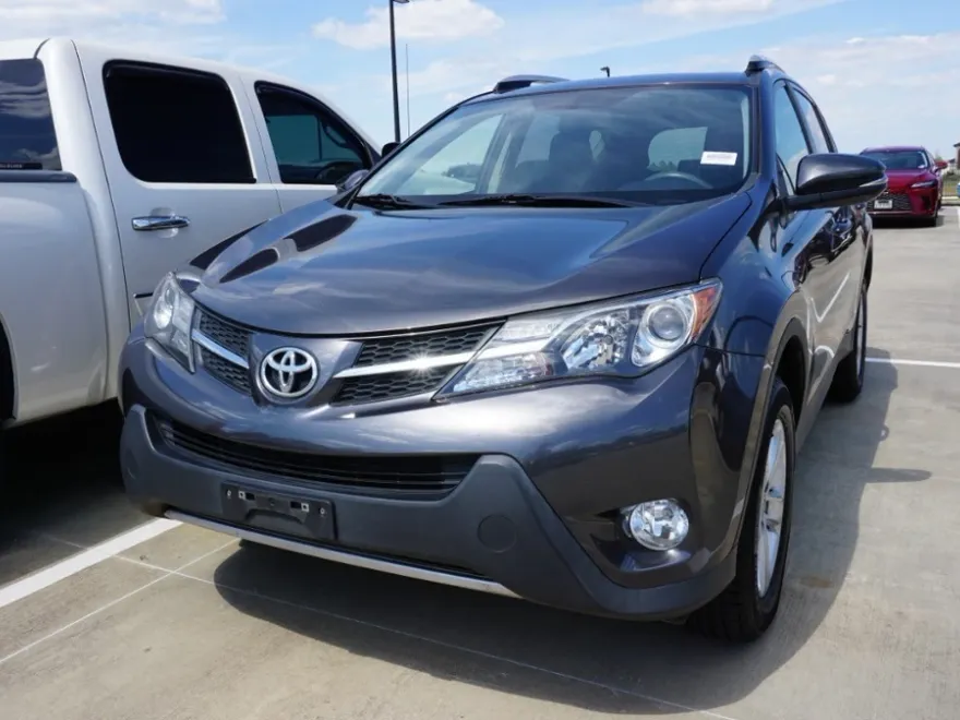 2013 Toyota RAV4 XLE photo 1