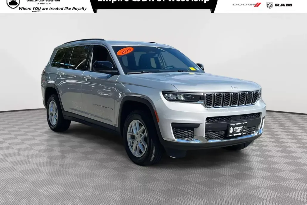 2025 Jeep Grand Cherokee Laredo photo 1