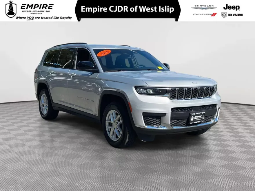 2025 Jeep Grand Cherokee Laredo photo 1