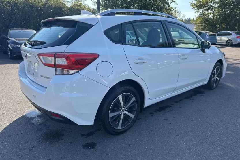 2019 Subaru Impreza 2.0i Premium photo 1