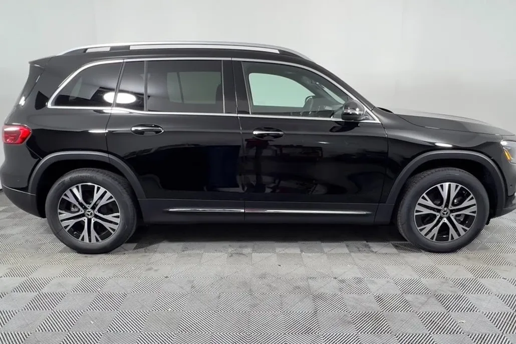 2024 Mercedes Benz GLB 250 4MATIC photo 1
