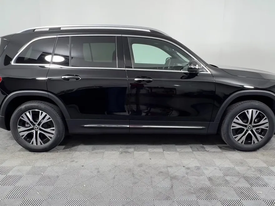 2024 Mercedes Benz GLB 250 4MATIC photo 1