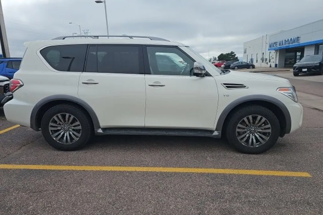 2018 Nissan Armada SV photo 1