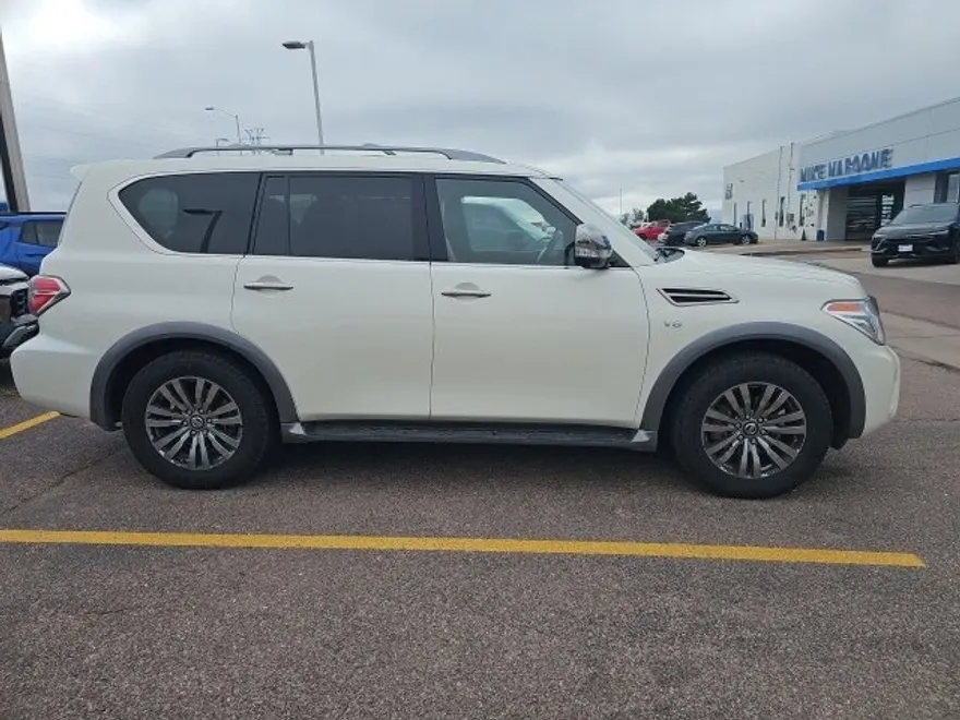 2018 Nissan Armada SV photo 1