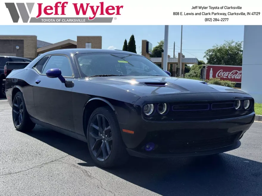 2023 Dodge Challenger SXT photo 1