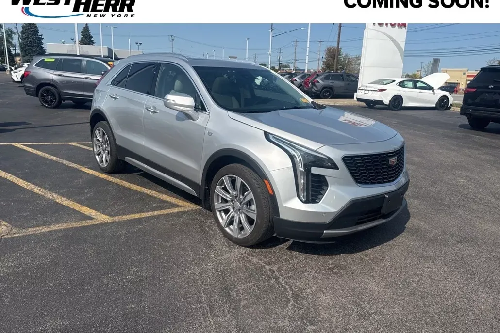 2022 Cadillac XT4 Premium Luxury photo 1