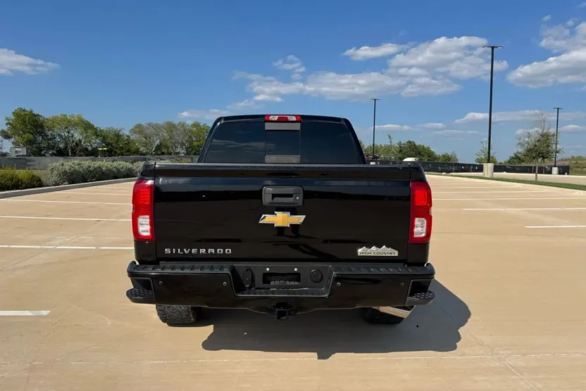 2016 Chevrolet Silverado 1500 High Country photo 1