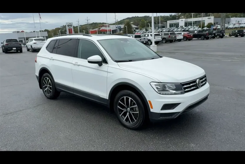 2021 Volkswagen Tiguan SE photo 1