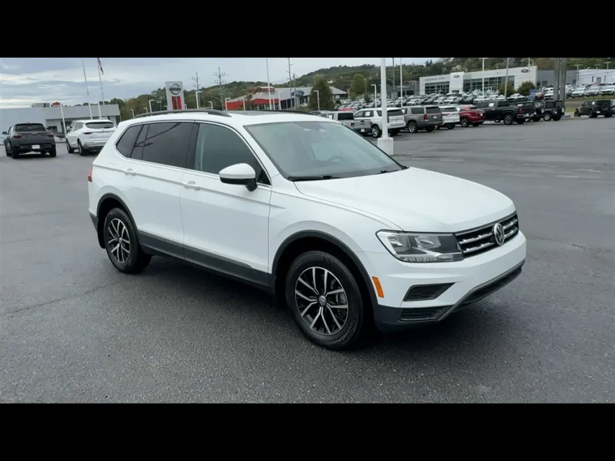 2021 Volkswagen Tiguan SE photo 1