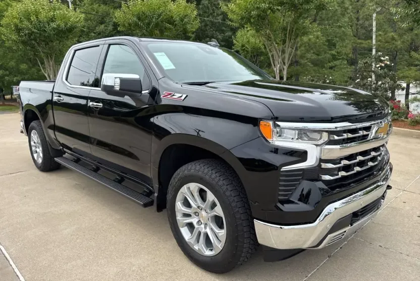 2025 Chevrolet Silverado 1500 LTZ photo 1