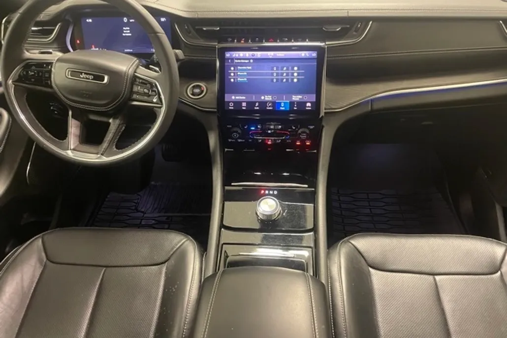 2023 Jeep Grand Cherokee Overland photo 1