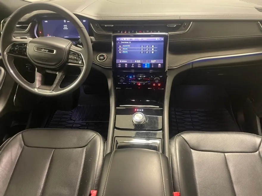2023 Jeep Grand Cherokee Overland photo 1