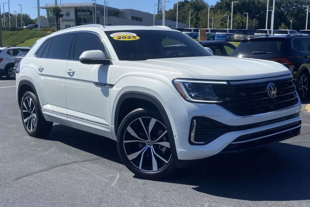 2025 Volkswagen Atlas Cross Sport SEL Premium R-Line photo 1