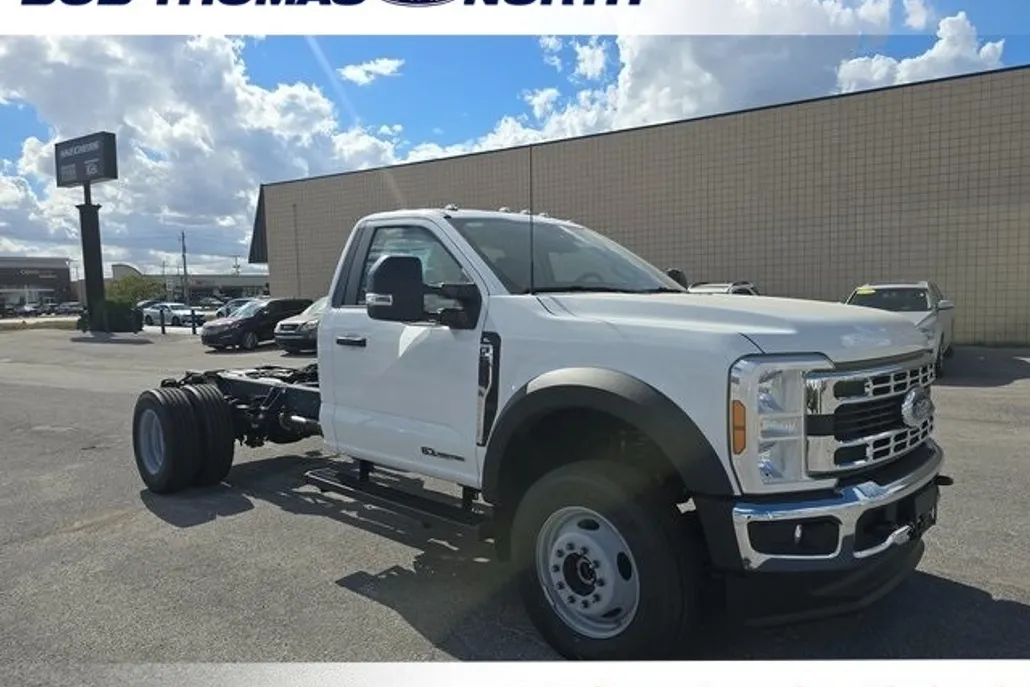 2025 Ford F-600 photo 1