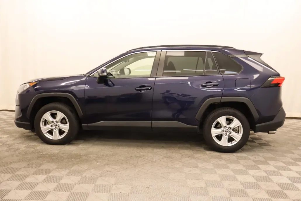 2021 Toyota RAV4 XLE photo 1