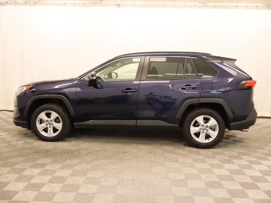 2021 Toyota RAV4 XLE photo 1