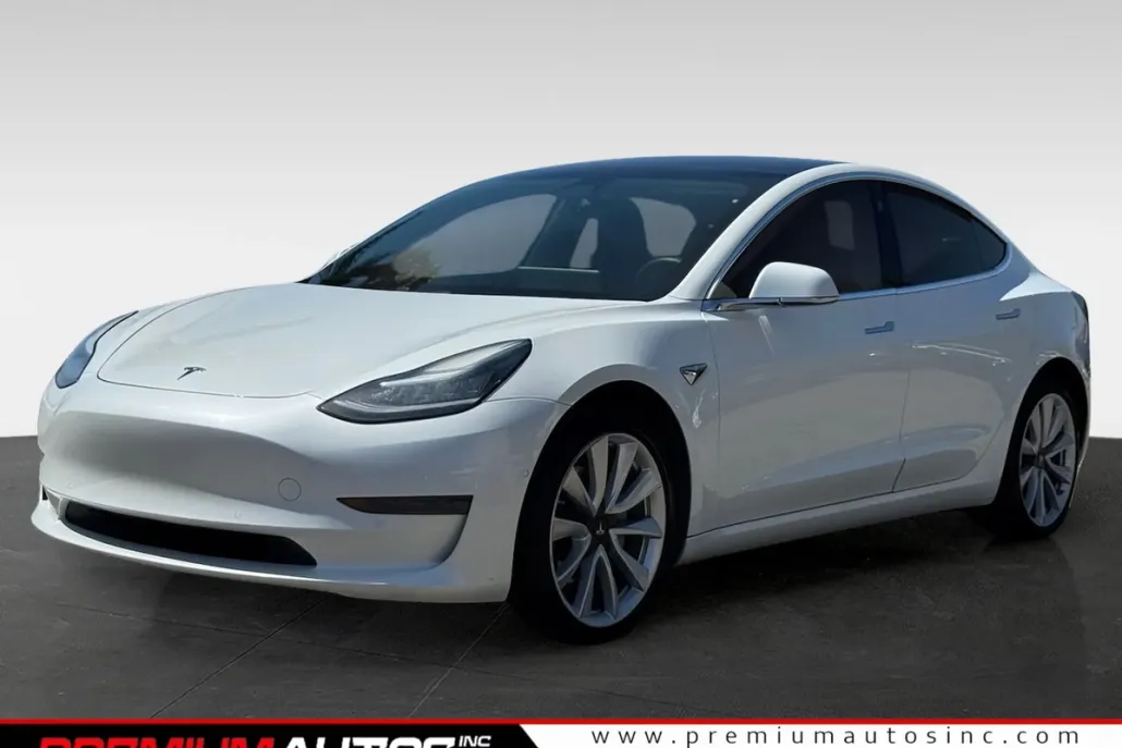 2020 Tesla Model 3 Standard Range Plus photo 1