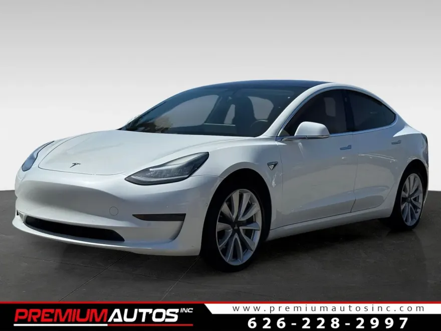 2020 Tesla Model 3 Standard Range Plus photo 1