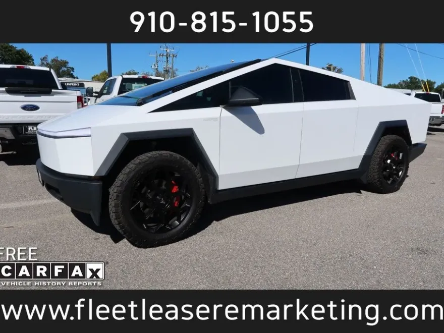2024 Tesla Cybertruck photo 1