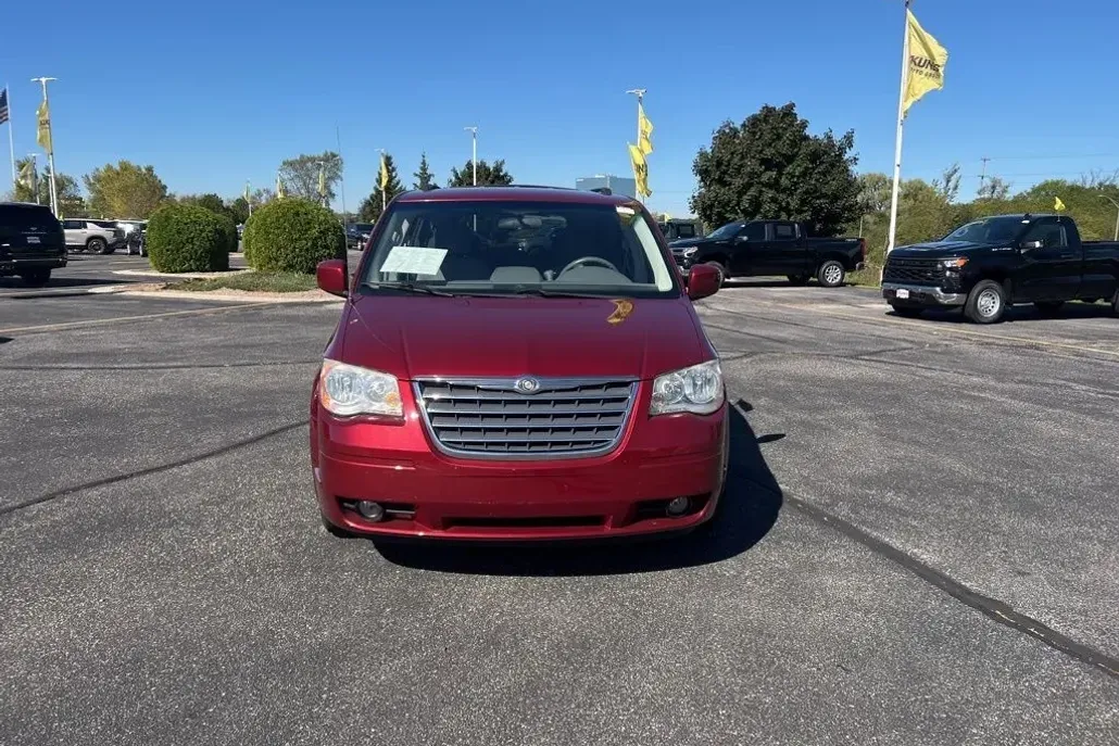 2010 Chrysler Town & Country Touring photo 1