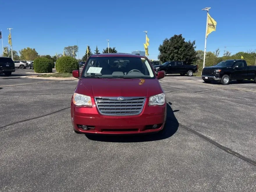 2010 Chrysler Town & Country Touring photo 1