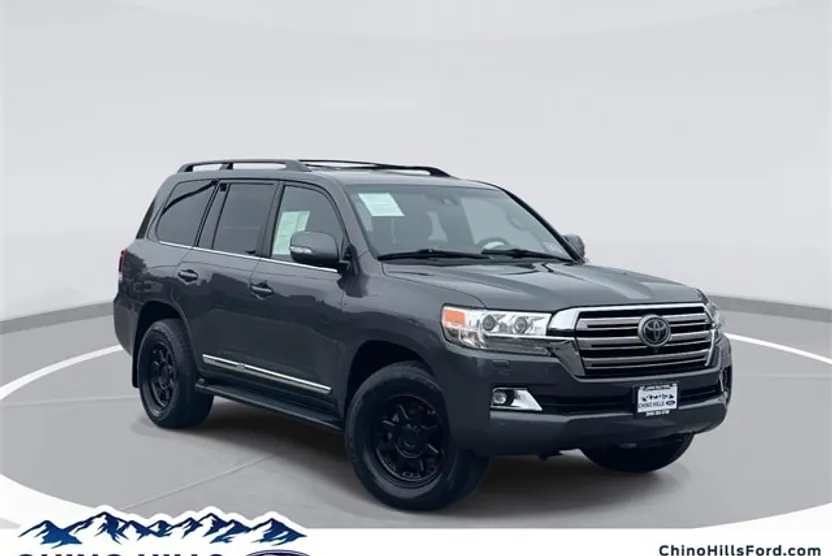 2019 Toyota Land Cruiser Base photo 1