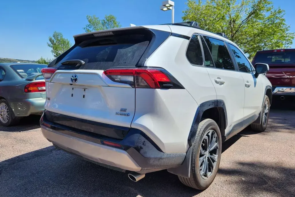 2023 Toyota RAV4 Hybrid SE photo 1