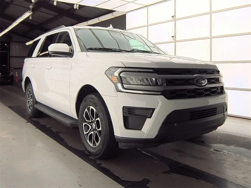 2022 Ford Expedition XLT photo 2