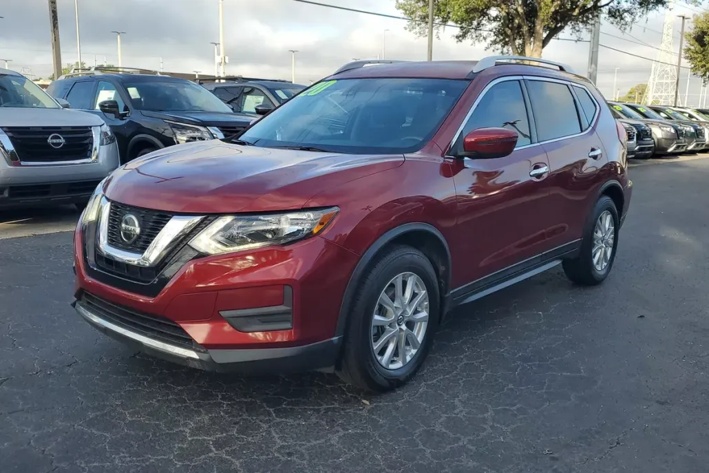 2020 Nissan Rogue SV photo 1