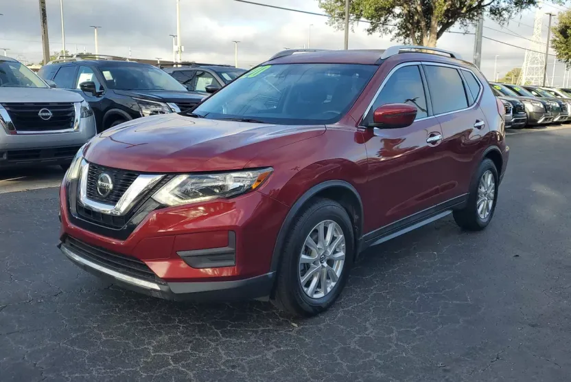 2020 Nissan Rogue SV photo 1