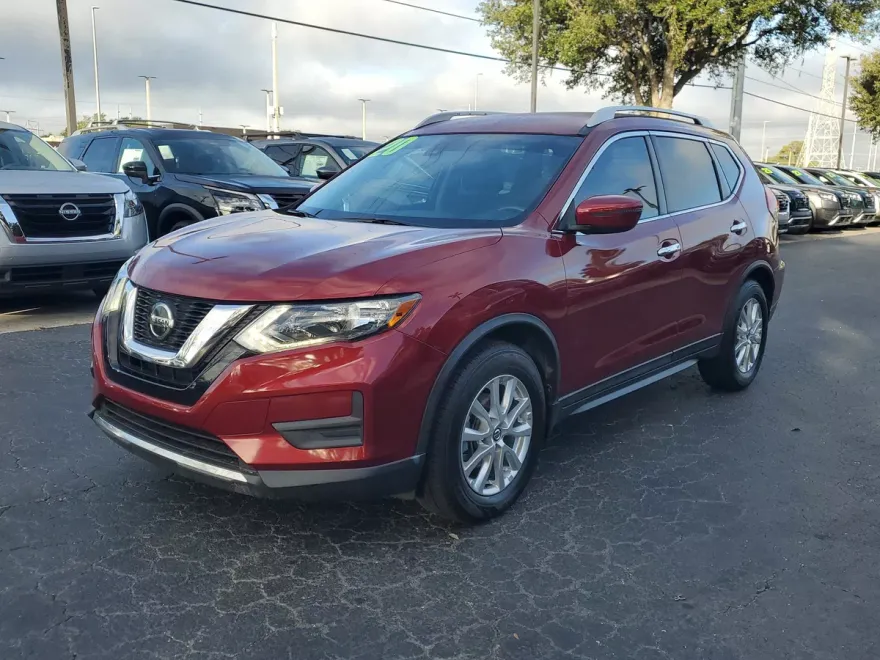 2020 Nissan Rogue SV photo 1